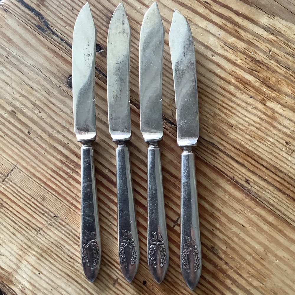 Antique Vintage 4 Oneida Rockford Fairoaks Butter Knives